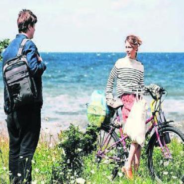 Deutsche Romantik - Im Streifen «Roter Himmel» geht es auch um amouröse Konstellationen zwischen jungen Leuten. Bild: pd