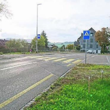 Kantonsstrasse gesperrt - Die Bushaltestelle Freienhof in Bünzen wird bald nach Behindertengleichstellungsgesetz umgebaut. Bild: zg