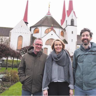 Tausend Jahre erleben - Sie sind überzeugt, dass das Konzept der niederschwelligen Ausstellung für Kinder und Erwachsene gut ankommt, von links: Christoph Zurfluh, Nicole Laubacher und Tobias Holzer. Bilder: Annemarie Keusch / zg