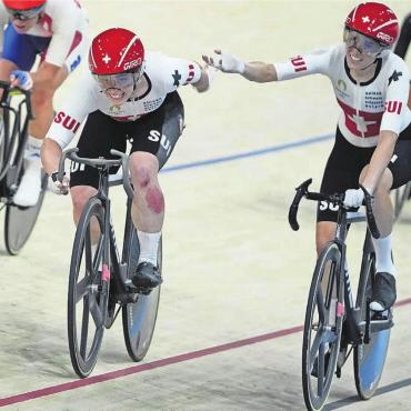 Noch eine Rechnung offen - Michelle Andres (rechts) und Aline Seitz geben alles, um sich nach dem Sturz nochmals zurückzukämpfen. Bild: Keystone