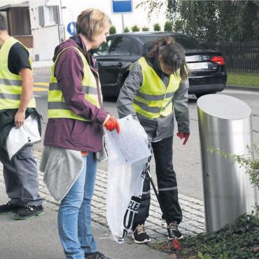 Schöner Beitrag für Wohlen - Die Allmendstrasse entlang – von der Integra über die Kanti bis zum Schwimmbad – gab es einiges sauberzumachen. Bilder: Daniel Marti / zg