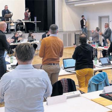 Wunschkonzert beim Steuerfuss - Da herrschte noch Harmonie. Zu Beginn wurde Einwohnerrat Valentin Meier verabschiedet. Beim Budget gingen die Meinungen dann auseinander. Bilder: ake/chh