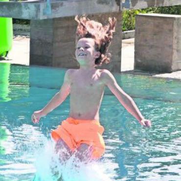 Umzug mit Nebengeräuschen - Das Turmspringen am Big Splash Contest ist ein Anlass für Gross und Klein. Dieses Jahr findet er nicht mehr in Wohlen statt. Bild: Archiv