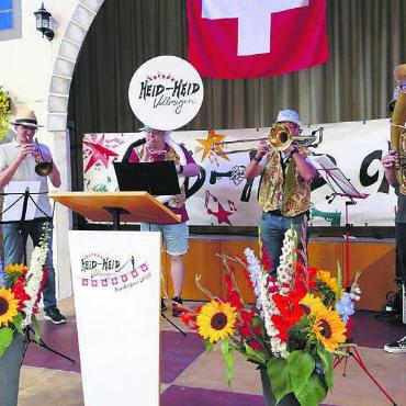Gemeinsam vorwärtsgehen - Die Heid-Heid übernahm nicht nur die Organisation der Bundesfeier, sondern sorgte auch für die musikalische Begleitung der Nationalhymne. Und bewies dabei, dass auch eine Guggenmusik die Töne treffen kann.