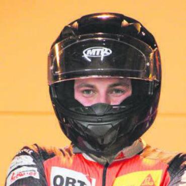 In den Rillen des Vaters - Goaliehandschuhe mit Helm getauscht.