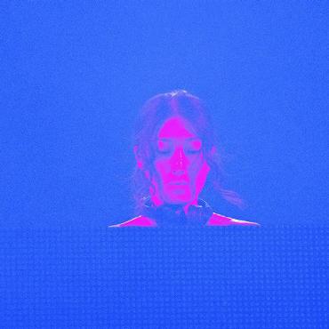 Ein Festival, das elektrisiert - Im farbenfrohen Rampenlicht. DJ-Superstar Peggy Gou aus Südkorea.