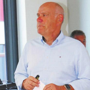 Ideen der Bevölkerung sind gefragt - Ziele des Info-Abends waren eine Präsentation der bisherigen Arbeiten, die Erläuterung der raumplanerischen Hintergründe sowie die Entgegennahme von Voten, Bestätigung, Ergänzungen, neuen Ideen. Mit dem Erscheinen vieler Niederwilerinnen und Niederwiler war Gemeindeammann Norbert Ender sehr zufrieden. Bild: Stefan Treier