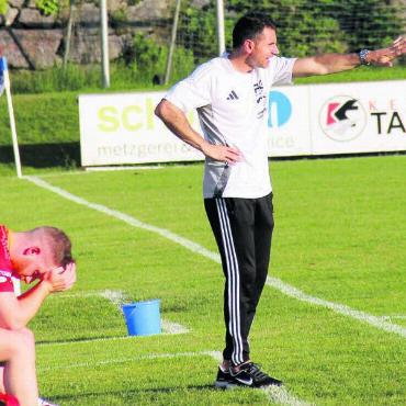 Muri steigt ab – Berg zu hoch - Alles Dirigieren von Trainer Sergio Colacino nützt nichts. Muri steigt ab, die Enttäuschung ist gross. Bilder: Patrick Fischer