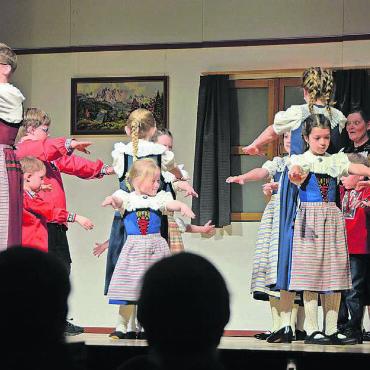 Für alle Sinne - Die Kindertanzgruppe löste speziell viel Applaus aus – auch dank ihren vielfältigen Tänzen. Bilder: Annemarie Keusch