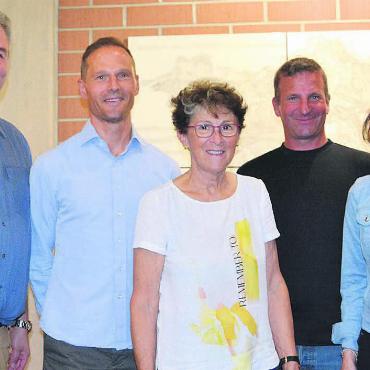 Es geht Schlag auf Schlag weiter - Der Beriker Gemeinderat ist komplett: (v. l.) Stefan Bieri (FDP), Patrick Stangl (Die Mitte), Frau Gemeindeammann Rosmarie Groux (SP), Roland Koller (parteilos) und Petra Oggenfuss Feldgrill (GLP). Bilder: sab