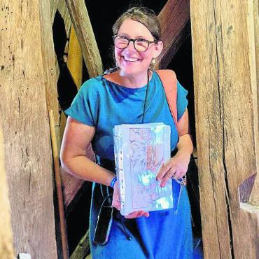 Bremgarten hat eine neue Stadtführerin - Luzia Mühlemann freut sich über ihre bestandene Prüfung.