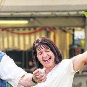 Nass und glücklich - Angelo Piffaretti (früherer OK-Präsident) und OK-Co-Präsidentin Corinne Schramm.