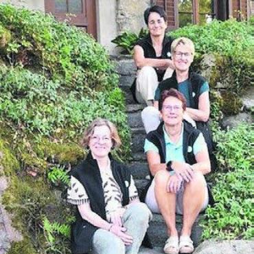Unter freiem Himmel - Die Koordinatorinnen, von unten: Christine Casagrande, Karin Mächler, Rita Inderkum, Sandra Bütler. Bild: zg