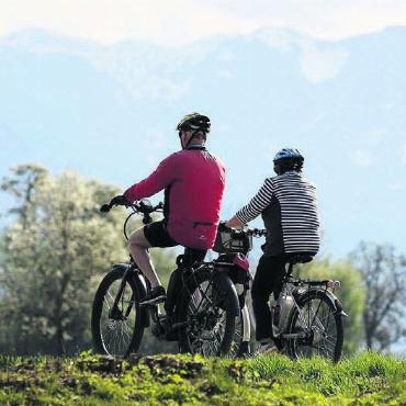 Auf zwei Rädern das Freiamt durchfahren - Die E-Bikes am Bahnhof Bremgarten sind bei schönem Wetter heiss begehrt. Bild: pixabay