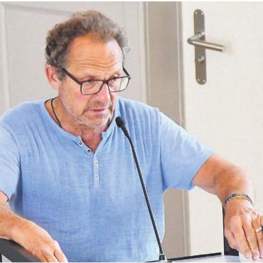 Mittelweg beim Steuerfuss - Schaut kritisch auf den Finanzhaushalt der Gemeinde Wohlen: Daniel Heinrich (Mitte), Präsident der Finanz- und Geschäftsprüfungskommission. Bild: Archiv/dm