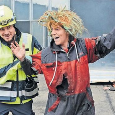 Im Chaos Überblick behalten - Eine Explosion in der Werkstatt führt zu weiteren Opfern. Bild: chh