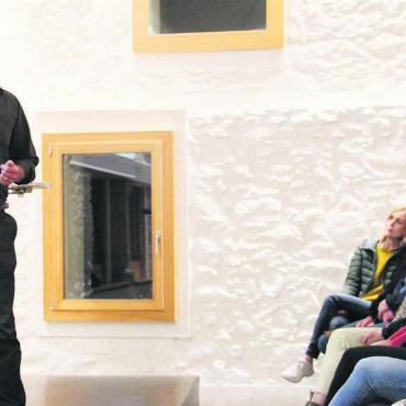 Die menschlichen Abgründe - Der forensische Psychiater Patrick Tanner kann die Zuhörer mit seinen Ausführungen fesseln. Bild: Monica Rast
