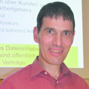 Restrisiko bleibt - Hans R. Schibli, Aargauischer Gewerbeverband-Vizepräsident, machte die Gewerbler auf neue Richtlinien aufmerksam, warnte aber vor Überreaktionen. Bild: Roger Wetli