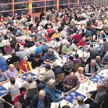 Die Hemmschwelle überwinden - Eine Turnhalle voller Jasserinnen und Jasser – so wird es am 2. November in Boswil wieder aussehen. Bilder: zg / Annemarie Keusch