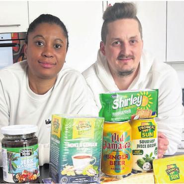 Karibik vor der Haustür - Mit ihrem Onlineshop «IslandtoDoor» treffen Jodian und Mike Imhof einen Nerv: authentische jamaikanische Lebensmittel, die hier kaum erhältlich sind. Dass ihr Konzept funktioniert, zeigt die wachsende Nachfrage. Bild: Sabrina Salm
