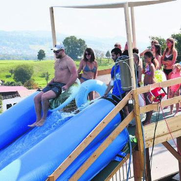 Wasserrutsch-Festival - Spass für Gross und Klein. Bilder: huy/Archiv