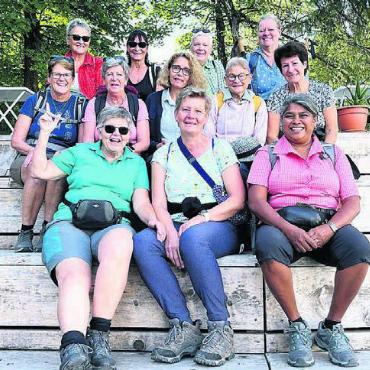 Die Wanderschuhe geschnürt - Die Turnerinnen legten auf ihrer Vereinswanderung einige Kilometer zurück. Bild: zg