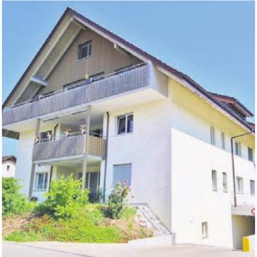 Bundis AG: Professionelle Vermittlung von Immobilien - Mehrfamilienhaus mit neun Wohneinheiten und 1227 m² Grundstücksfläche in Birrhard bietet die Bundis AG als Renditeobjekt. Bilder: zg