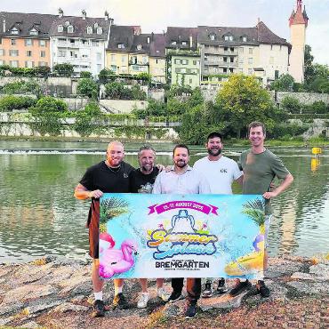 Rückkehr der Rutschparty - Das OK des «Summer Splash» freut sich darauf, 
den Anlass wieder durchzuführen (von links): Silas Müller, Jwan Müller, Sandro Schmid, Dominique Widmer, Florian Keusch.
Bild: zg