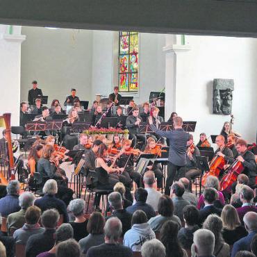 Ganz sicher nicht austauschbar - Ganz klassisch, aber auch mal wild. Das Jugend-Sinfonieorchester Aargau gab dem Publikum zum neuen Jahr viele gute Gefühle mit. Bilder: Annemarie Keusch