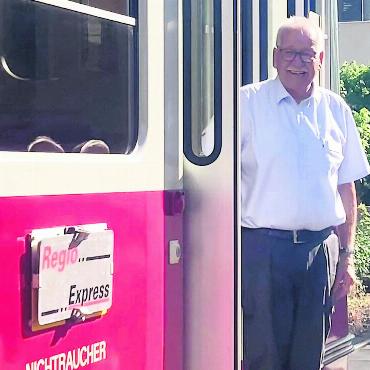 Nächster Halt: Ruhestand - An seinem letzten Arbeitstag fuhr Urs Schlittler seinen Lieblingszug. Bild: zg