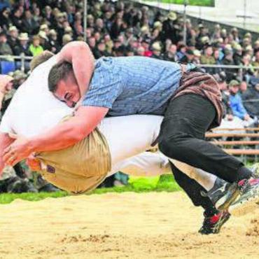 Gebrauchter Tag für die Döbelis - Andreas Döbeli zeigte gute Momente, gewann drei Gänge – zu wenig für einen Kranz. Bild: awa