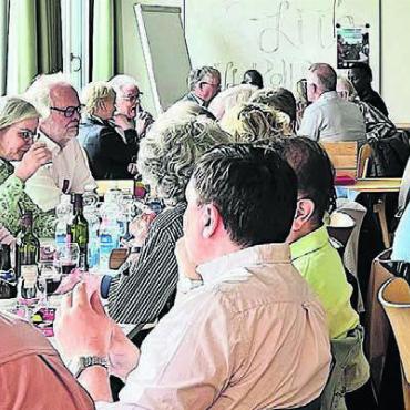 Profitdruck auf Patienten gewälzt - Gemeinsam wurde angeregt über Aktuelles diskutiert.