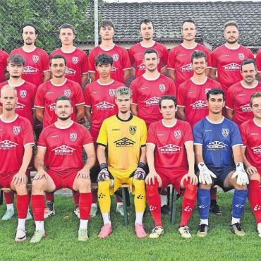 Umbruch ist eingeleitet - FC Niederwil, Saison 2024/25, hinten, von links: Emiliano Di Chiara, Patrick Meyer, Janis Holenweger, Gabriel Suarez, David Näf, Peter Stauber, Domenico Dupont, Luca Blumer. Mitte: Remo Lehmann (Trainer), Martin Bräuer (Sportchef), Joni Ahmetaj, Andreas Habegger, Leandro Schatzmann, Fabrice Rätz, Luca Angst, Simon Haas, Luigi «Gino» Saporito (Trainer). Vorne: Livio Rey, Leutrim Buqa, Noel Kottmann, Rafael Schertenleib (Captain), Diego Alexandre Fernandes Correia, Mikko Timo Dornbusch, Raphael Peterhans. Es fehlen: Stefan Bauer (Torhütertrainer), Oliver Stutz, Oliver Allenspach, Lenin Bonito, Joel Rey.