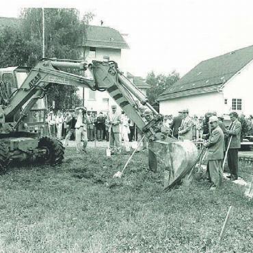 Bei den ganz Grossen mitspielen - Ein Meilenstein in der Firmengeschichte: 1989 fand der Spatenstich statt für den Neubau an der Aargauerstrasse. Damals zähle das Unternehmen rund 300 Angestellte.