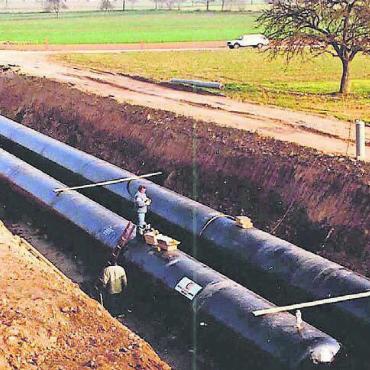 Als Gas das Brennholz ablöste - Bei der Druckreduzierstation Villmergen Oberzelg wurden grosse Speicherrohre in den Boden verlegt.