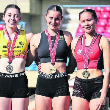 Goldmedaille und EYOF-Limite - Norina Hug (Mitte) holt sich den Schweizer-Meister-Titel im Siebenkampf bei den U18-Frauen. Bild: Swiss Athletics