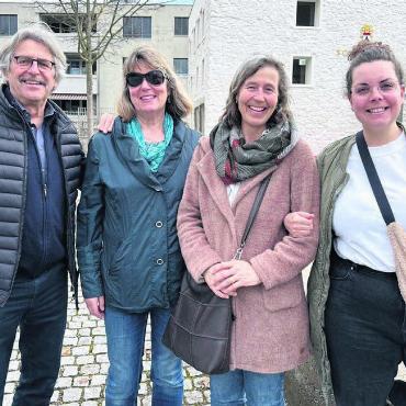 Die Vorfreude ist riesig - Sie sind auch dieses Jahr noch verantwortlich für den Markt, übergeben die Organisation aber nach und nach in neue Hände (von links): Andreas Weber, Christa Meier, Julia Wohler und Julie Macé. Bild: zg