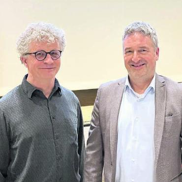 Eindrückliches Projekt - Stiftungsleiter Thomas Bopp (rechts) und Bauherrenvertreter Yves Siegrist freuen sich, dass das Projekt «Haus Allegra» auf Kurs ist. Bilder: Walter Minder / zg