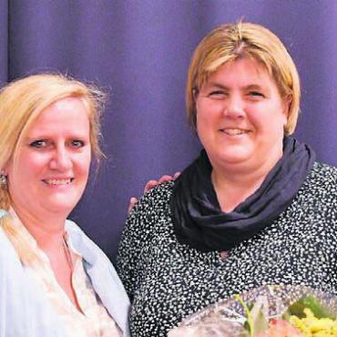 Grosse Wertschätzung - Präsidentin Christine Bächer (links) verabschiedet mit grossem Bedauern Marianne Lüthi aus dem Vorstand.