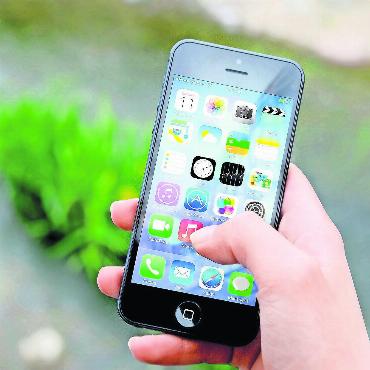 Eltern sind gefordert - Kinder und Jugendliche verbringen viel Zeit online. Bild: pixabay