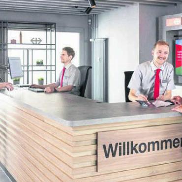 Alter Standort, neues Konzept - Umfassend umgebaut und modernisiert: das neue Reisezentrum der SBB. Bild: pd