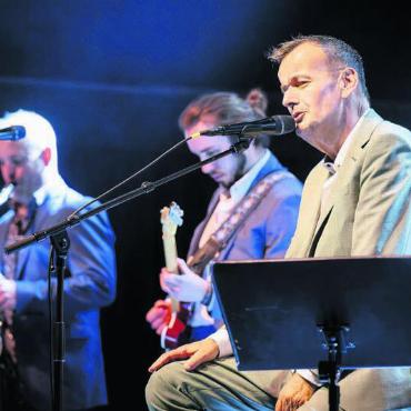«Konzept hat sich bewährt» - Sein Konzert war im Nu ausverkauft: Philipp Fankhauser und seine Band wussten zu begeistern. Bild: Felix Wey