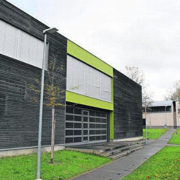 Nur ein rein formeller Schritt - Das «Atrium»-Gebäude ist für die Kanti sehr wertvoll. Nun ist die Frist als Provisorium abgelaufen. Nur deshalb präsentiert der Kanton Aargau ein neues Baugesuch. Bild: dm