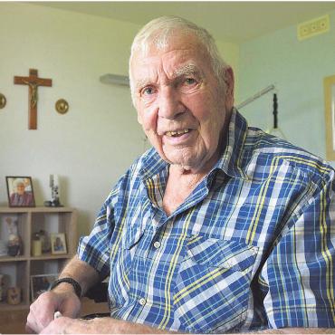 Er kennt alle Strassen und Zunamen - Franz Werder in seinem Zimmer im Solino in Boswil. Zeit seines Lebens hat der 90-Jährige im selben Dorf gelebt. Bild: Annemarie Keusch