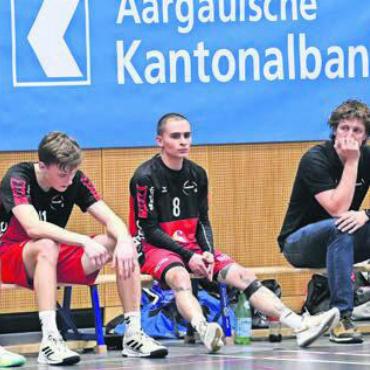 Besser ist nicht gut genug - Hängende Köpfe bei Handball Wohlen. Nach einem Jahr in der 1. Liga geht es wieder runter. Bild: awa