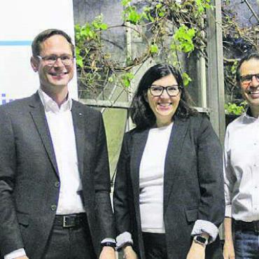 Die FDP will einen dritten Sitz - Schauen zuversichtlich dem Wahlherbst entgegen: Spitzenkandidat Silvan Hilfiker, Präsidentin Susanne Diethelm und Nationalrat Matthias Jauslin, der die Nomination in Dottikon moderierte.