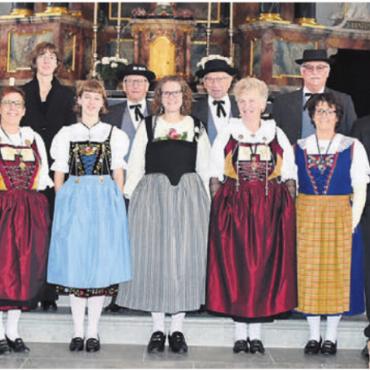 Auf gemütlichen Abend freuen - Die Jodler und Jodlerinnen freuen sich auf das Heimspiel vor hoffentlich vollen Rängen. Bilder: zg
