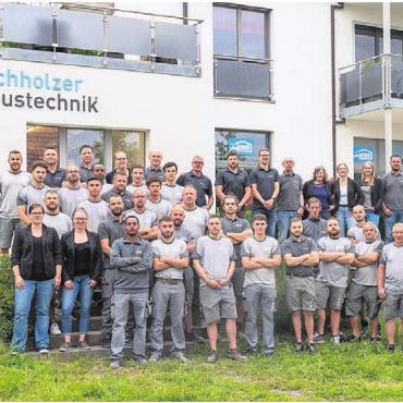 Haustechnik für die Zukunft – aus einer Hand - Die Eichholzer Haustechnik AG verfügt über ein starkes Team. Bild: wam