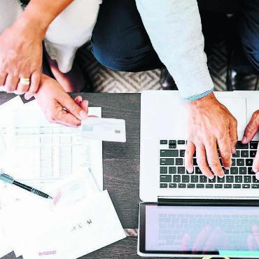 Wenn Post und Rechnungen sich stapeln - Gemeinsam werden die administrativen Aufgaben erledigt.