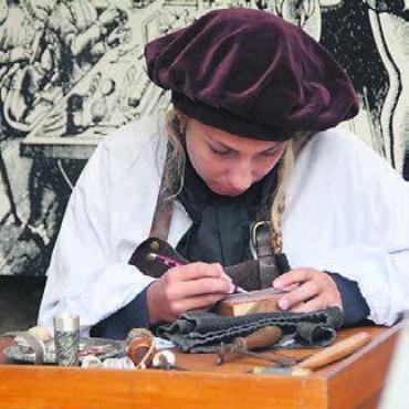 «Der Markt ist der Renner» - Von den Besuchern liessen sich die Handwerker nicht stören.